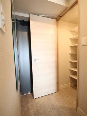 玄関　玄関　シューズクローク完備
