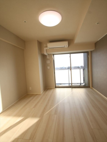 居室・リビング　7帖洋室　南向きで明るいお部屋