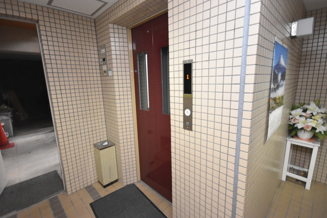 エントランス　エレベーター
