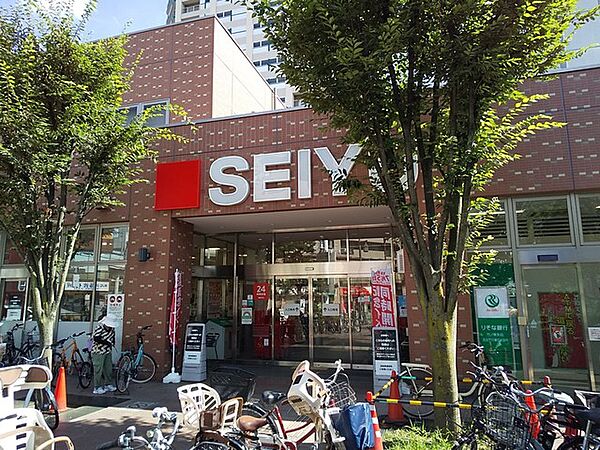 スーパー　西友 竹の塚店（スーパー）まで679m