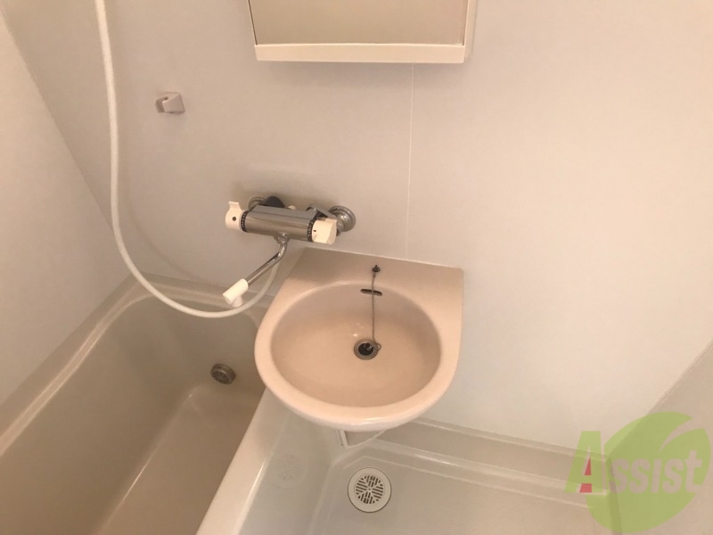 洗面設備　洗面台はバスルームの横に付いていましたよ！