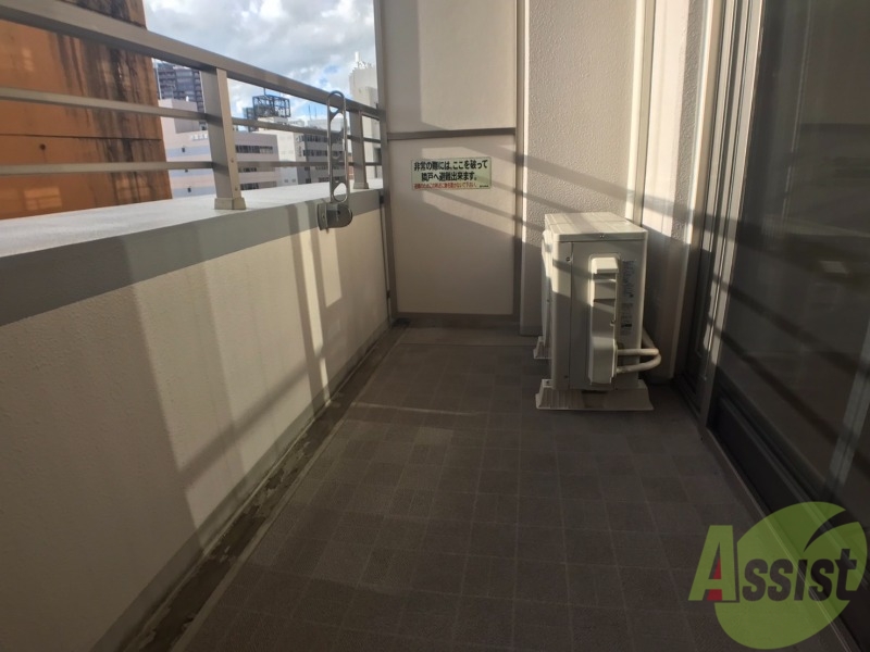 バルコニー　バルコニーはこんな感じです。外に洗濯が干せそうです。