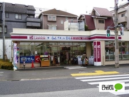 コンビニ　ナチュラルローソン世田谷弦巻三丁目店（コンビニ）まで356m