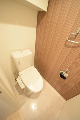 トイレ　マリンズ心斎橋 III　ウォシュレット付