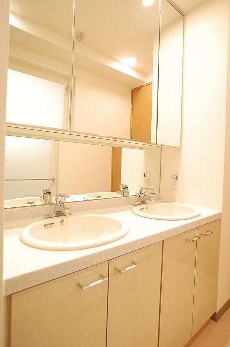 洗面設備　使いやすい洗面所です