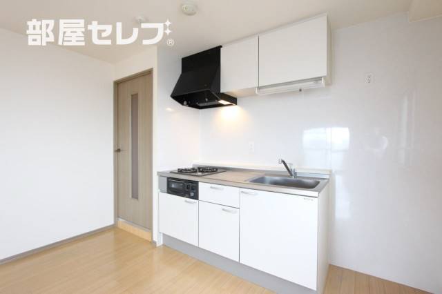 キッチン　キッチンスペースも広々