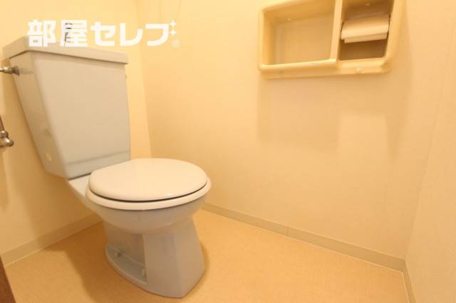 トイレ　清潔感のある色合いです