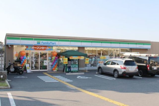 コンビニ　ファミリーマート河内長野木戸店（コンビニ）まで321m