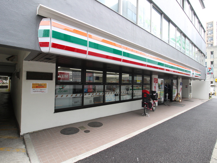 コンビニ　セブンイレブン（コンビニ）まで200m