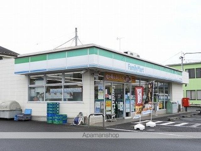 コンビニ　ファミリーマート（コンビニ）まで708m