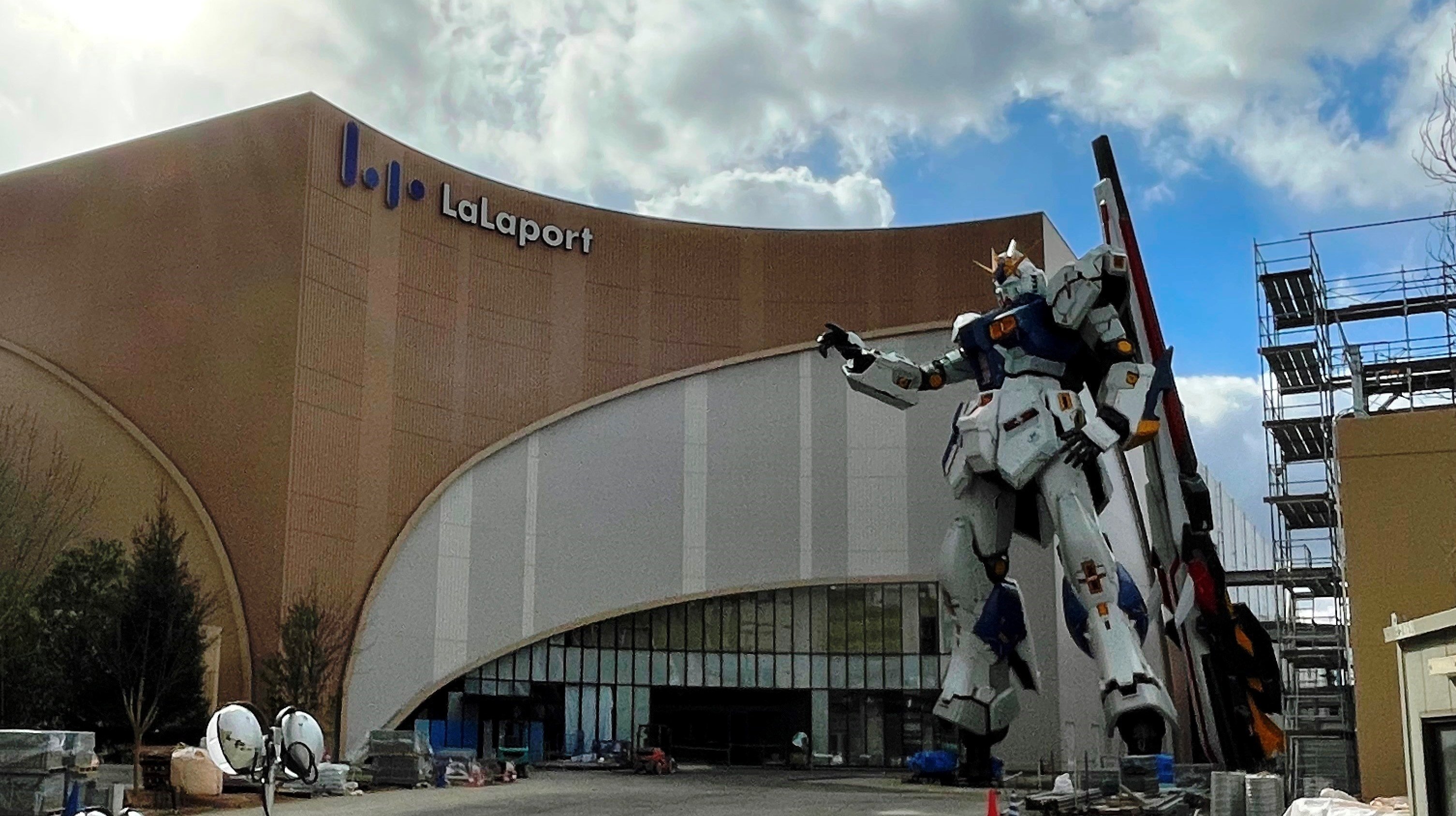 ショッピングセンター　ららぽーと福岡（ショッピングセンター）まで724m