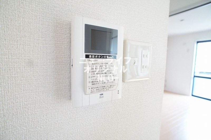 セキュリティ　来訪者を確認出来るモニター付きのインターホンで安心！