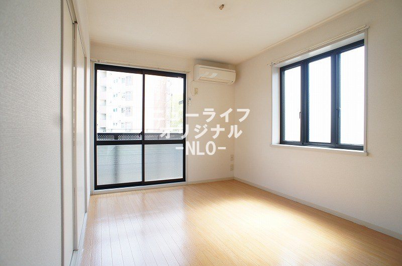 その他部屋・スペース　洋室は窓が2面あるので通風・日当たり良好です！