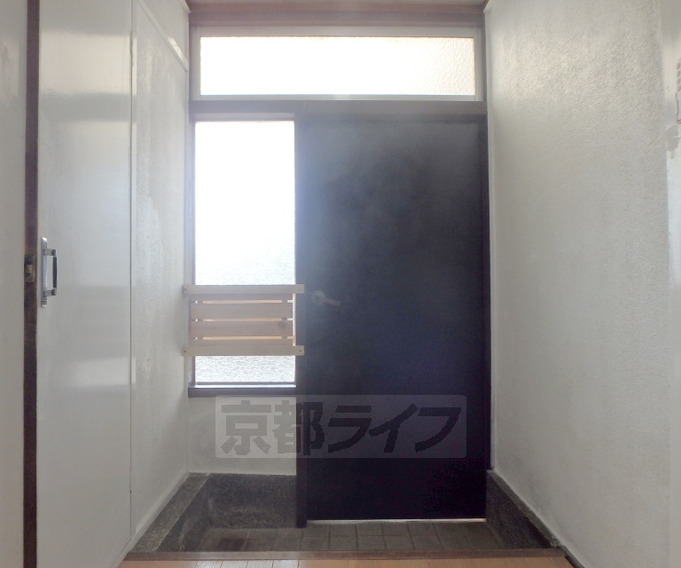 玄関　広々とした玄関です。