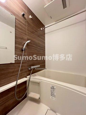 バス・シャワールーム　落ち着いた空間のお風呂です