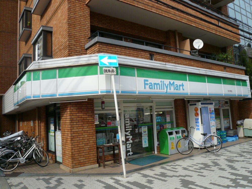 コンビニ　ファミリーマート与力町店（コンビニ）まで142m