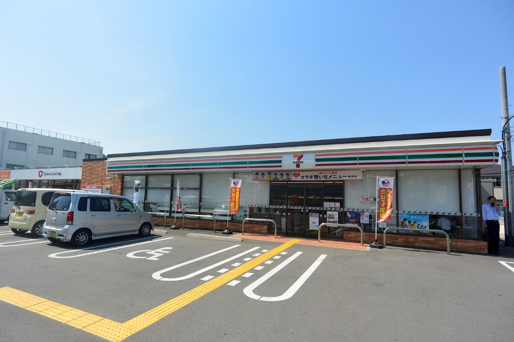 コンビニ　セブンイレブン 枚方伊加賀本町店（コンビニ）まで124m