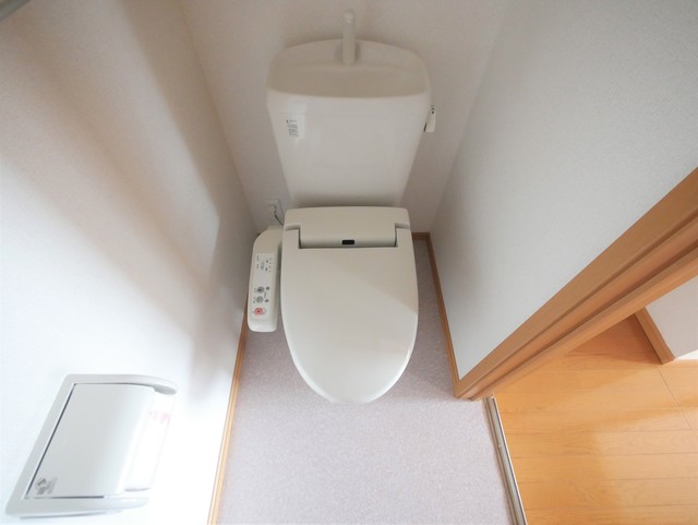 トイレ　★人気の温水洗浄便座付です★