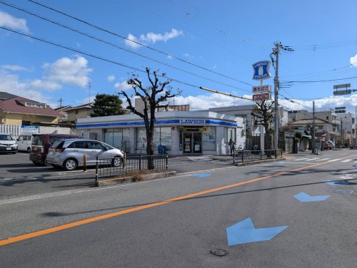 コンビニ　ローソン 豊中上野東店（コンビニ）まで136m