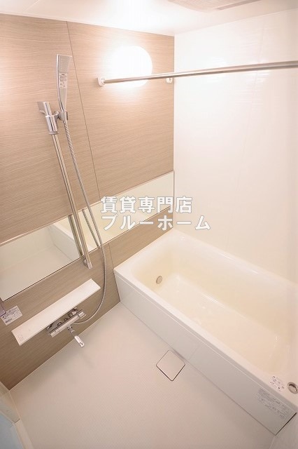 バス・シャワールーム　浴室乾燥機や追炊き昨日の付いた浴室です！