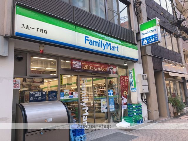コンビニ　ファミリーマート（コンビニ）まで61m