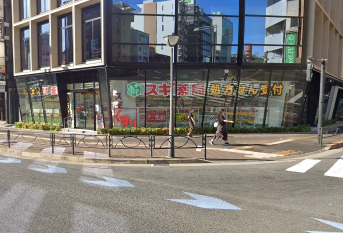 ドラックストア　スギ薬局四谷三丁目店（ドラッグストア）まで416m