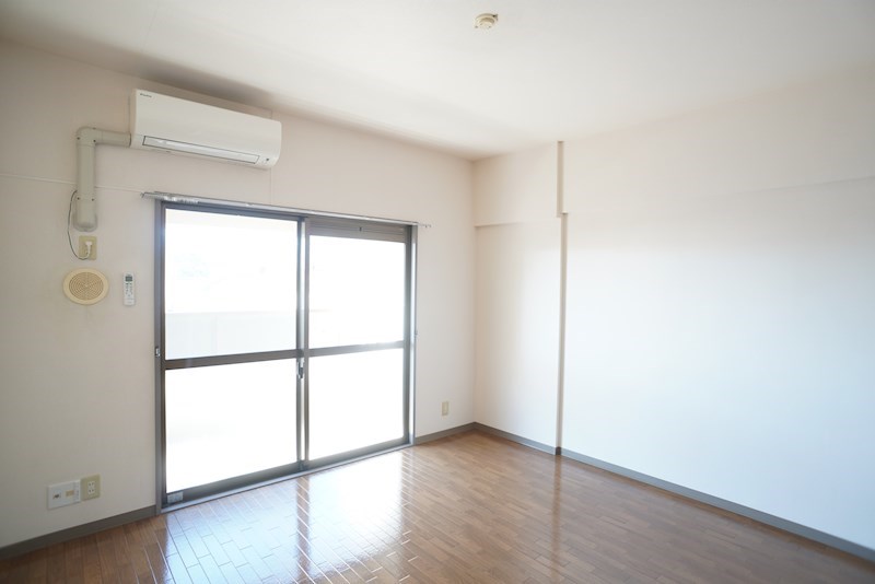 居室・リビング　302：反転イメージ