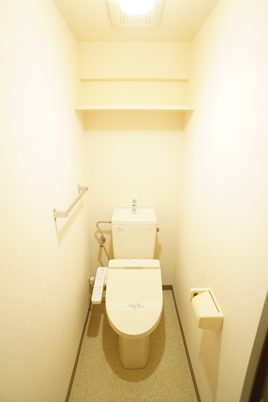 トイレ　302：反転イメージ