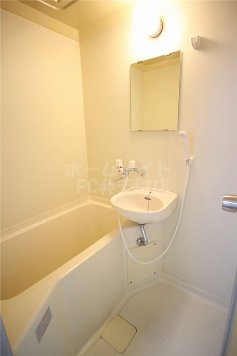 バス・シャワールーム　落ち着いた空間のお風呂です