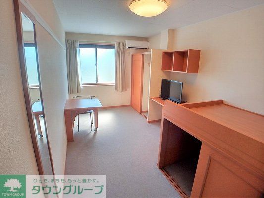 居室・リビング　２階床は防音性を考慮した絨毯仕様です。