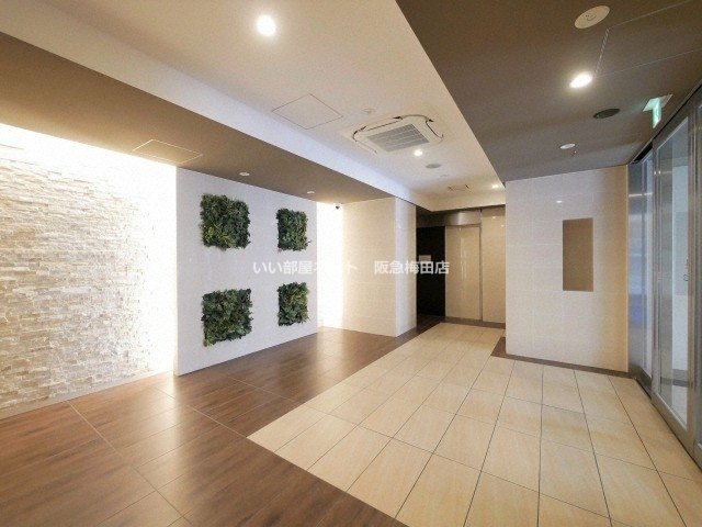 エントランス　※反転タイプになります。