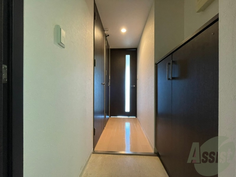 玄関　玄関の様子です。明るい印象ですね。気分もあがりそう。