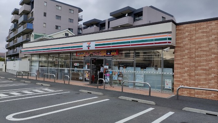 コンビニ　セブンイレブン（コンビニ）まで500m