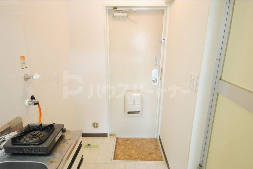 玄関　リフォーム中です。