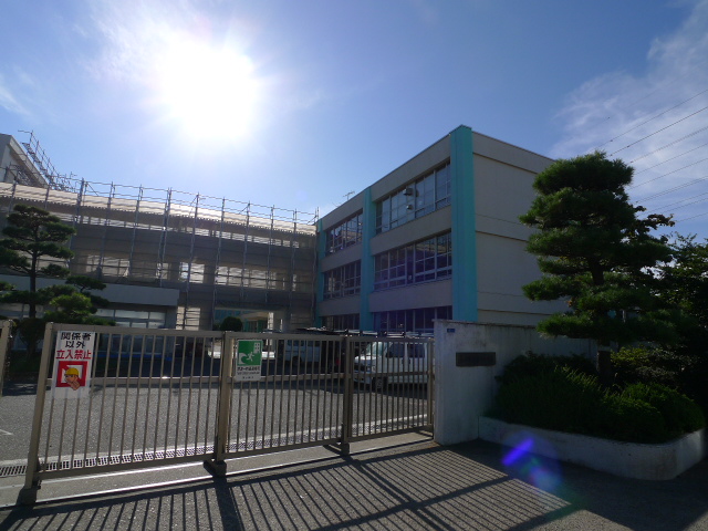 小学校　茅ヶ崎市立香川小学校（小学校）まで831m