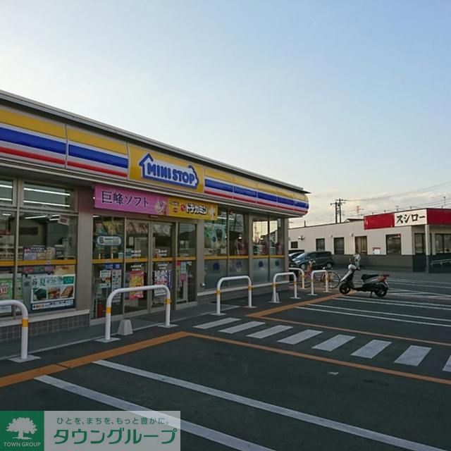 コンビニ　ミニストップ白井冨士店（コンビニ）まで520m