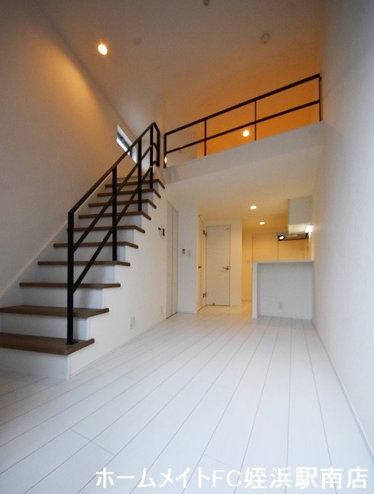 居室・リビング　★築浅メゾネット♪お早めに！★