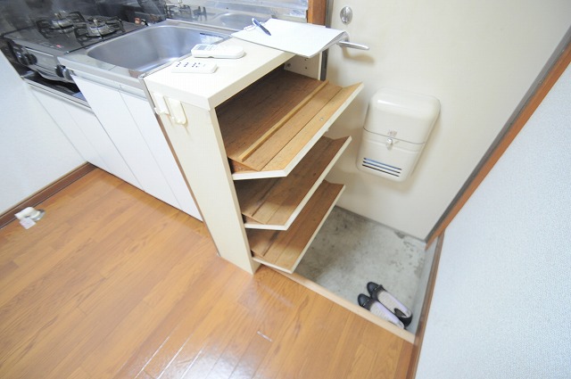 玄関　※別部屋参考写真です