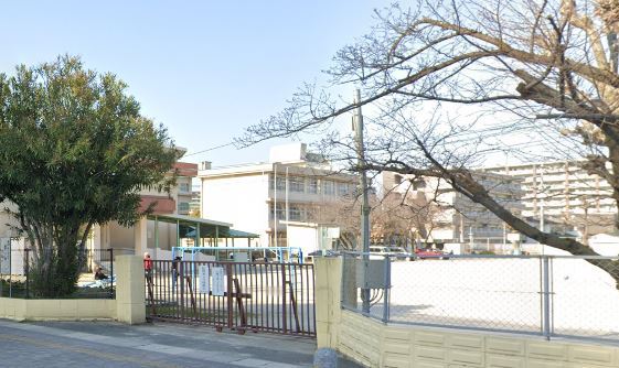 小学校　福岡市立小学校吉塚小学校（小学校）まで397m