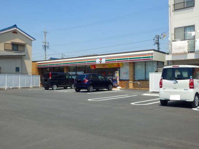 コンビニ　セブンイレブン四日市北浜町店（コンビニ）まで551m