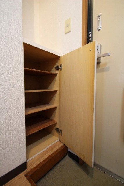 玄関　同物件別号室のものです。