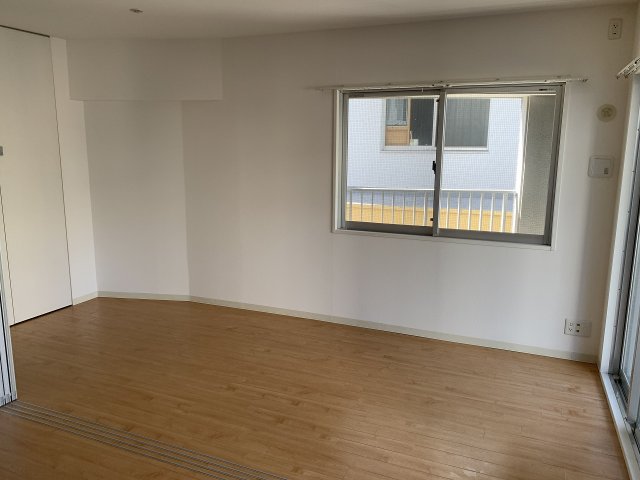 その他部屋・スペース　開放的な寝室です
