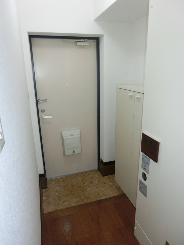 玄関　※同物件別号室参考写真