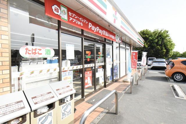 コンビニ　セブンイレブン川口石神店（コンビニ）まで1052m