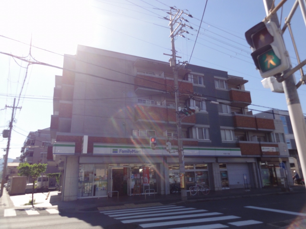 コンビニ　ファミリーマート 中久世一丁目店（コンビニ）まで159m