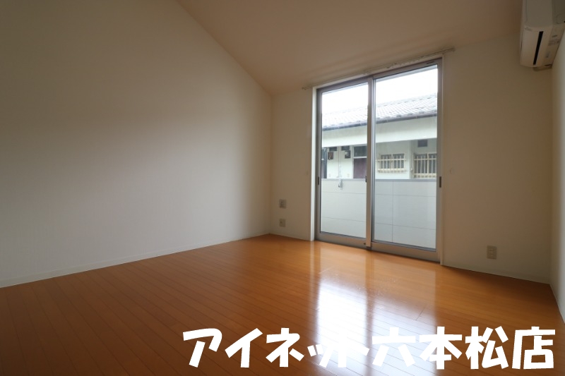 居室・リビング　家具の配置がしやすいお部屋です