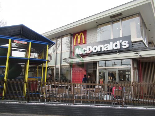 飲食店　マクドナルド東久留米店（飲食店）まで631m