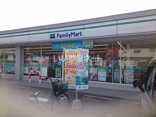 コンビニ　ファミリーマート 奈良藤ノ木台店（コンビニ）まで875m