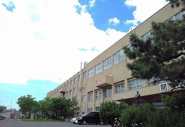 小学校　市立富丘小学校（小学校）まで650m