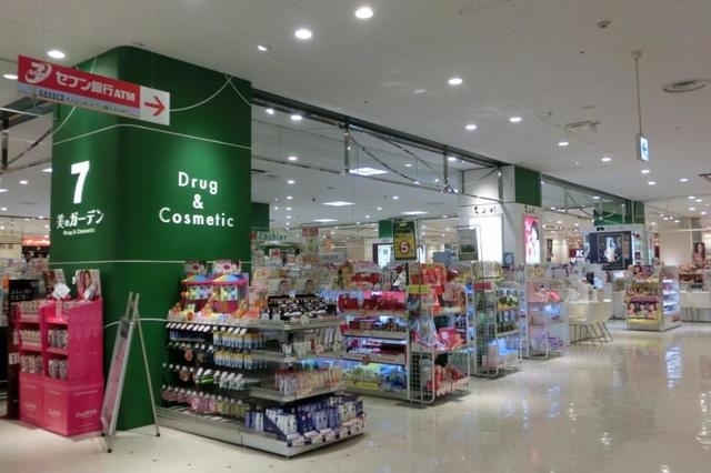 ドラックストア　セブン美のガーデン四つ木店（ドラッグストア）まで584m
